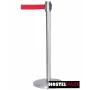 Poste con cinta retráctil